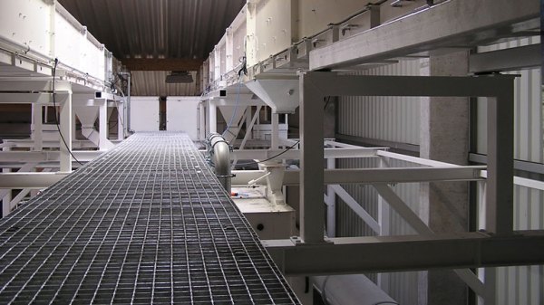 Pendulum Bucket Elevators
