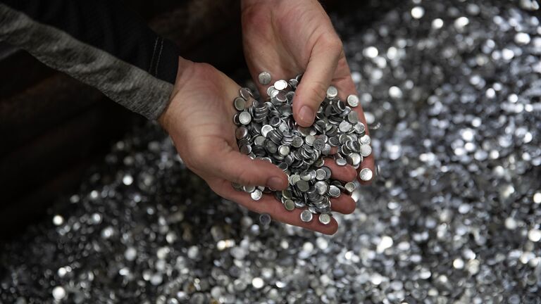 Small-metal-pieces-in-the-hands-of-a-worker